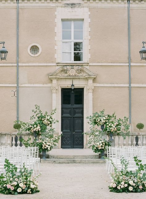 Loire Valley Wedding, Neutral Wedding Flowers, Fox Wedding, Martha Weddings, Late Summer Weddings, 2 Flowers, Garden Weddings Ceremony, Chateau Wedding, Chateau France