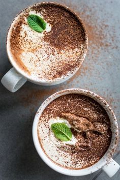 Vegan Peppermint Hot Chocolate that is JUST as good as the original dairy version! Crank up your winter with this luxurious and quick hot drink! Hot Chocolate With Almond Milk, Dairy Free Hot Chocolate, Ceremonial Cacao, Vegan Drinks Recipes, Breakfast Vegan, Peppermint Hot Chocolate, Vegan Drinks, Dr Sebi, Hot Coco