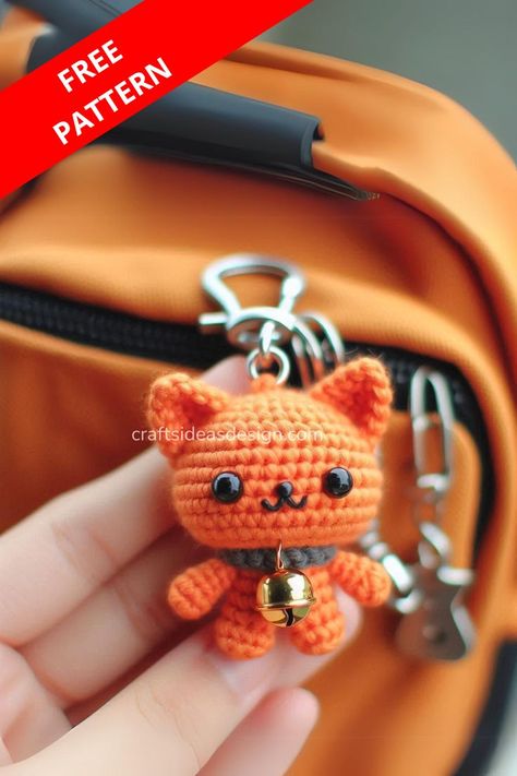 Create a cute crochet cat keychain with this easy pattern. Perfect for adding a playful touch to your keys or bags. Cat Bag Pattern, Crochet Keyring Free Pattern, Keychain Patterns, Crochet Keychains, Keychain Pattern, Crocheted Cat, Giraffe Crochet, Crochet Christmas Gifts, Crochet Cat Pattern