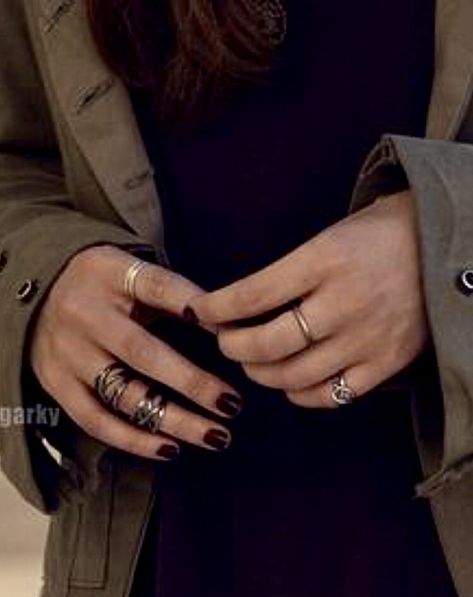 Wanda Maximoff Hands, Wanda Rings, Scarlet Witch Hands, Wanda's Rings, Wanda Maximoff Rings, Wanda Jewelry, Dating Wanda Maximoff Aesthetic, Wanda Maximoff Aesthetic, Emo Wanda Maximoff Aesthetic