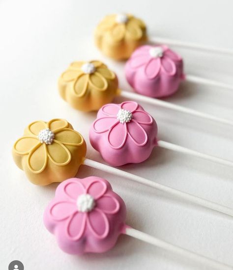 Retro Cake Pops, Preppy Cake Pops, Groovy Cake Pops, Floral Cake Pops, Cake Pops Designs, Loly Pop, Dessert Garden, Nude Cake, Flower Cake Pops