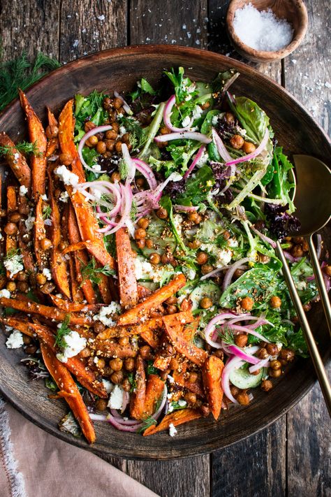 Spiced Sweet Potato Salad with Lemon Vinaigrette - The Original Dish Spiced Sweet Potatoes, The Original Dish, Unique Salad, Sweet Potato Salad, Salad Buah, Salad With Lemon, Fest Mad, Crispy Chickpeas, Lemon Vinaigrette