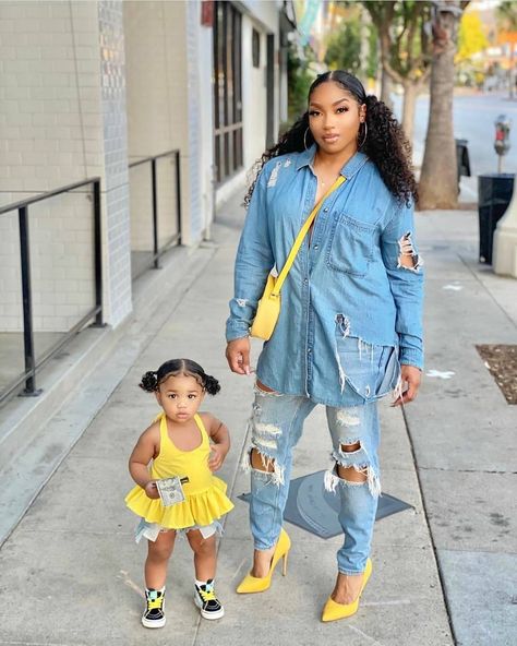 SosoJazzy on Instagram: “Singer and Reality TV Star Brooke Valentine and her daughter are too cute 💛 #brookevalentine #singer #songwriter #realitytv #realitytvshows…” Brooke Valentine, Mommy And Baby Pictures, Pat Pat, Kids Goals, Mommy Goals, My Schedule, Celebrity Families, Mommy Daughter, Mommy Baby