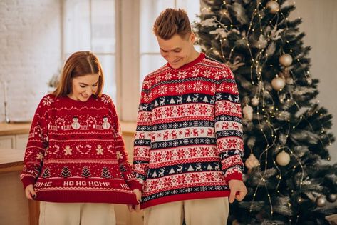 Couple wearing christmas sweaters togeth... | Free Photo #Freepik #freephoto #christmas #christmas-tree #merry-christmas #people Ugly Sweater Day, Christmas People, Luxury Street Style, 2000s Fashion Trends, Holiday Knits, Bright Fashion, Quirky Fashion, Christmas Photoshoot, Social Media Trends