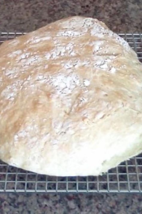 Pao Caseiro (Portuguese Homestyle Bread) Portuguese Bread, Portuguese Sweet Bread, Portugal Food, Portuguese Cuisine, Savory Bread, Bread Machine Recipes, Bread Recipes Sweet, Brazilian Food, Portuguese Recipes