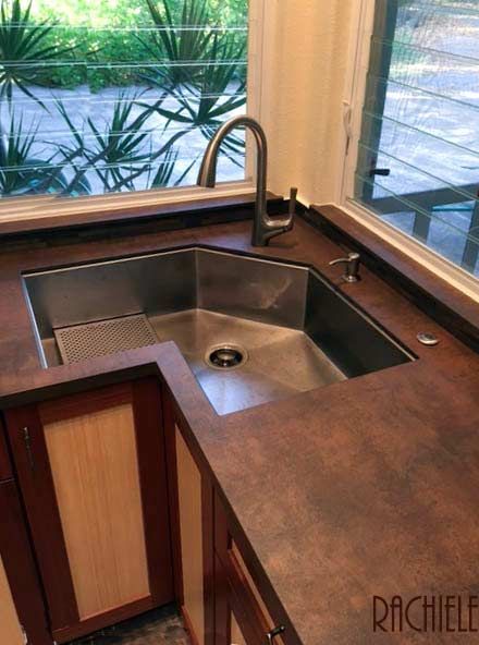 Corner Sinks In Kitchens, Best Sinks For Kitchen, Sink Remodel, Corner Kitchen Sink, Corner Sink Kitchen, Sinks Kitchen, Серая Кухня, Kitchen Sink Design, Stainless Sink