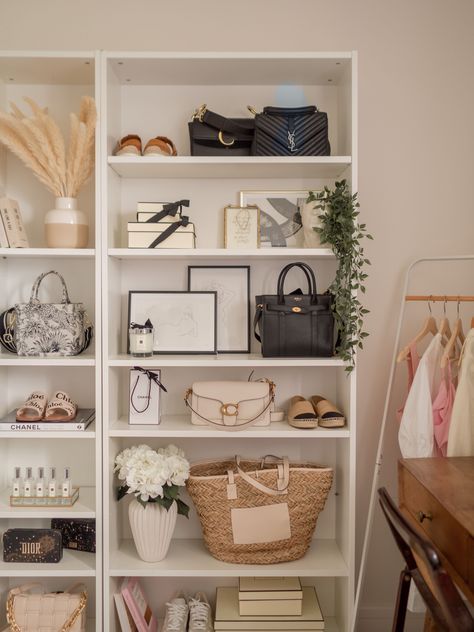 How To Style Closet Shelves, Designer Bag Shelf, Purse Shelf Display, Bag Shelf Display Bedroom, Handbag Shelves, Handbag Cabinet, Bag Display Ideas, Bedroom Shelving, Boutique Dressing Room