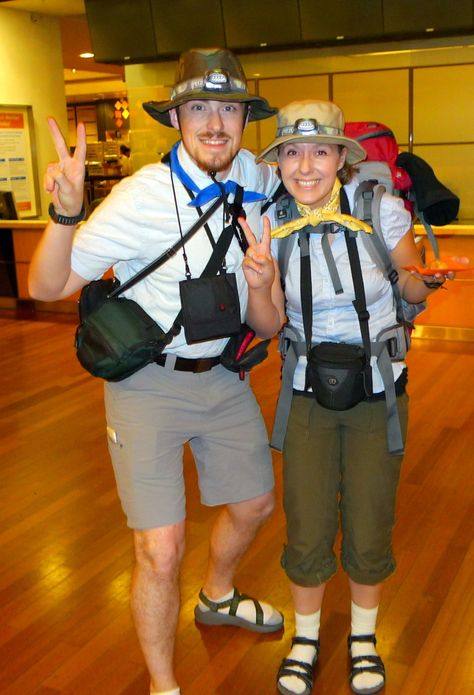 Tacky Tourist Costume, Bonnie And Clyde Halloween, Tourist Costume, Tacky Tourist, Scary Halloween Food, Tourist Outfit, Jungle Thema, Funny Couple Halloween Costumes, Best Couples Costumes