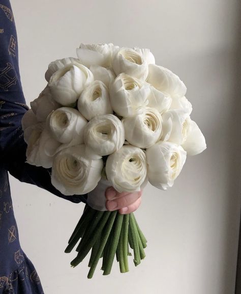 Bridal Wedding Bouquet, Runuculous Flower Bouquet, Bouquet Wedding Peonies, Trending Wedding Flowers, Classic Flower Bouquet, White Peonies Wedding Bouquet, Bridal Bouquet With Ranunculus, Bouquet White Roses, Bouquet Ranunculus