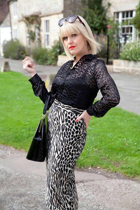 Ashley Jensen on Agatha Raisin, Hiking in Stilettos and a Possible Ugly Betty Reunion Agatha Raisin Series, Ashley Jensen, British Tv Mysteries, Agatha Raisin, British Movies, Ugly Betty, Geek Girl, Bridget Jones, Tv Time