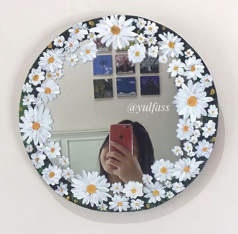 Circle Mirror Painting, Cute Mirror Painting Ideas, Mirror Art Painted, Mirror Painting Aesthetic, Mirror Painting Ideas, Cottagecore Crafts, Painted Mirror Art, Hand Painted Mirrors, Painted Mirror