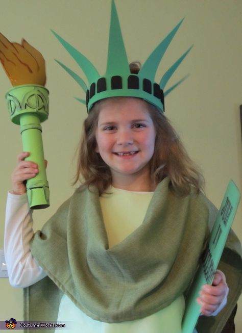 Statue Of Liberty Torch Diy, Diy Statue Of Liberty Torch, Statue Of Liberty Crown Diy, Diy Statue Of Liberty Crown, Diy Statue Of Liberty Costume, Smurf Costume, Statue Of Liberty Costume, Statue Of Liberty Crown, Usa Costume