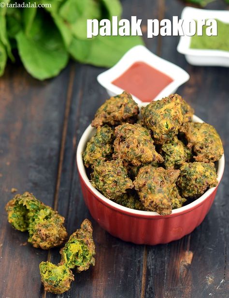 Palak Pakoda Recipe, Palak Pakoda, Crispy Spinach, Spinach Fritters, Fried Spinach, Pakora Recipe, Veg Snacks, Spicy Snacks Recipes, Pakora Recipes