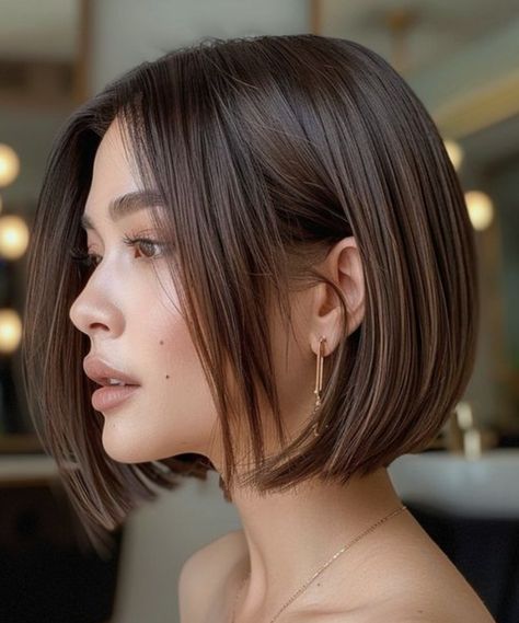 Short Bob No Fringe, Short Back Long Front Haircut, Haircut With Wispy Bangs, Layered Cut With Bangs, Sleek Haircut, Haircut With Fringe, Bixie Haircut, Vintage Haircuts, Sleek Short Hair