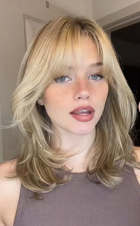 Haircuts 2023 Women Medium, Layered Hair For Thinning Hair, Medium Length Shag Hairstyles Shaggy Haircuts Fine Hair, Sabrina Carpenter Hair Short, Blowout Hair Bangs, 70s Layered Hair Short, Angle Haircut, Hair Cuts 2023 Trends Medium With Bangs, Short Hair Bangs Layers