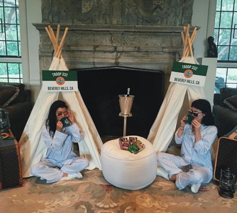 A jamboree! Adult Slumber Party, Celebrity Baby Showers, Kylie Jenner Fotos, Troop Beverly Hills, Kylie Jenner Instagram, King Kylie, Celebrity Moms, Celebrity Babies, Cabbage Patch Kids