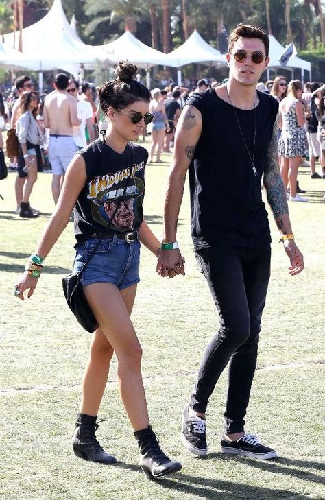 Josh Beech, Rock Festival Outfit, Rock Couple, Concert Outfit Rock, Coachella 2014, Shenae Grimes, Coachella Looks, Mode Retro, Look Festival