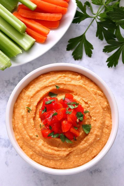 Roasted Red Pepper Hummus Recipe, Red Pepper Hummus Recipe, Hummus Appetizers, Easy Hummus Recipe, Hummus Recipe Homemade, Pepper Hummus, Roasted Red Pepper Hummus, Garlic Hummus, Red Pepper Hummus