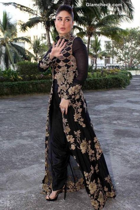 Love! This dress looks amazing on kareena kapoor ❤️ Black And Gold Outfit, Wedding Dressing, Party Wears, Indian Kurti, Dressing Ideas, Anamika Khanna, Bollywood Outfits, Gold Outfit, Salwar Kamiz