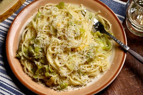 Weeknight Healthy Dinners, Leeks Pasta Recipe, Whole Food Eating, Leek Pasta, Munchies Recipes, Crab Salad Recipe, Leek Recipes, Chicken Skewer Recipe, Chimichurri Recipe