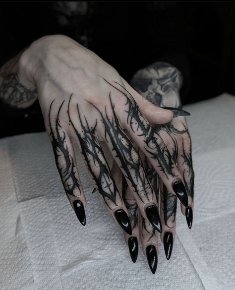 Gotik Tattoo, Hirsch Tattoo, Goth Tattoo, Kunst Tattoos, Blackout Tattoo, Wicked Tattoos, Tattoo Magazine, Ornamental Tattoo, London Tattoo