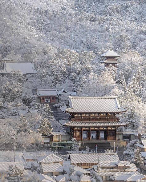 Japanese Traditional Architecture, Architecture Traditional, Winter In Japan, Korean Characters, The Kimono Gallery, Kimono Gallery, Japan Winter, Japanese Castle, Reference Pics