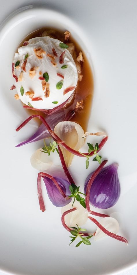 Simon Hulstone's onion consommé recipe features a unique combination of rich flavours. Serve as an impressive starter to your next dinner party. Consomme Recipe, Plating Inspiration, Fancy Cuisine, Smoked Duck, Plating Food, Plated Dessert, Plate Presentation, Fantasy Food, Great British Chefs