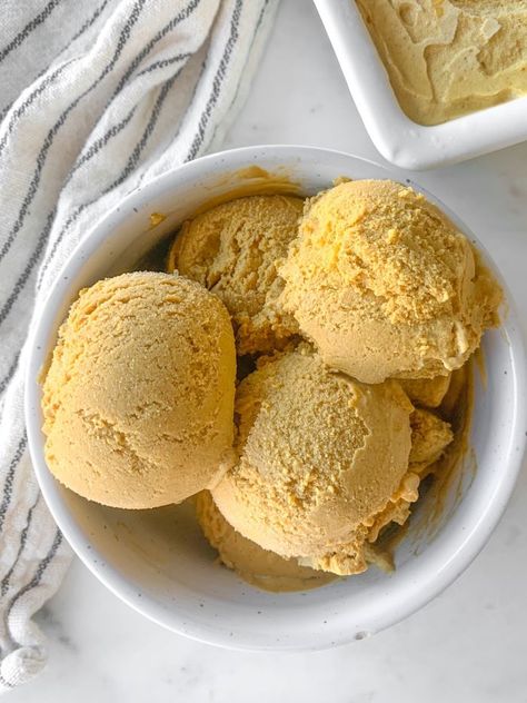 This homemade pumpkin ice cream is easy to make with an ice cream maker! It's also vegan, gluten free, dairy free and refined sugar free. Dairy Free Ice Cream Maker Recipes, Paleo Pumpkin Ice Cream, Homemade Pumpkin Ice Cream, Cherry Pie Bars Recipe, Gluten Free Snickerdoodle Cookies, Pumpkin Ice Cream Recipe, Oatmeal Bars Healthy, Ice Cream Vegan, Cherry Pie Bars