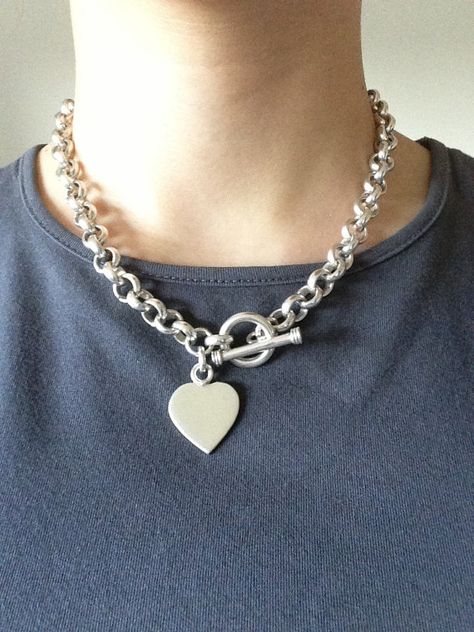 De Tiffany Choker, Tiffany Gold, Chunky Silver Necklace, Chunky Chain Necklace, Pendant Choker Necklace, Vintage Tiffany, Chunky Chain Necklaces, Personal Style Inspiration, Pendant Choker