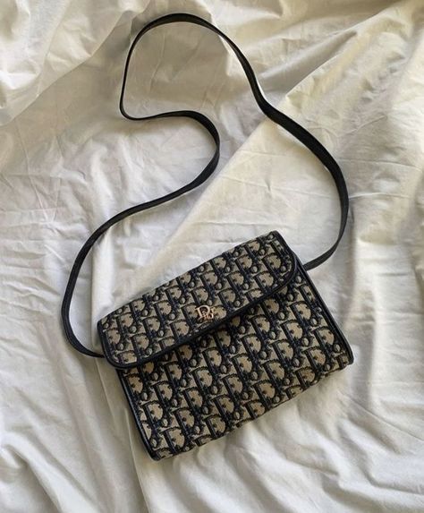 Fan Outfits, Vintage Dior Bag, Designer Travel Bags, Bags Outfit, Outfit 2020, Bags Prada, Cute Crossbody Bags, Bags For Teens, Boho Bags