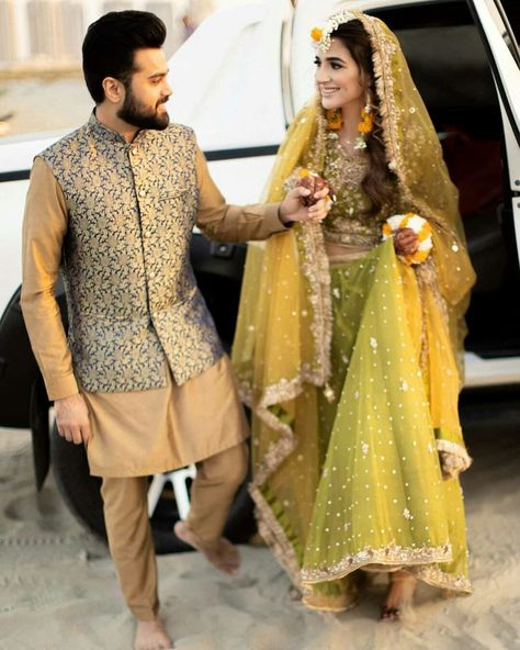 Groom Mehendi Dress Designs, Mehndi Groom Outfit Pakistani, Mehndi Dressing, Mehndi Dress For Groom, Mehndi Dress For Mens, Mehndi Function Dresses, Haldi Function Dress, Mehndi Bride Dress, Shaadi Outfits