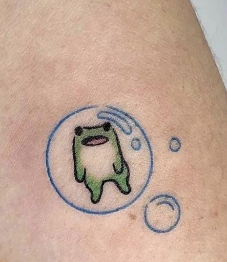 #tattoo #tattoos #frogtattoo #frogs Frog Doodle Tattoo, Tiny Random Tattoos, Negative Space Jellyfish Tattoo, Tina And Louise Tattoo, Cute Frogs Tattoo, Funny Frog Tattoo Ideas, Cute Anime Tattoo Ideas, Small Cute Frog Tattoo, Super Cute Tattoos