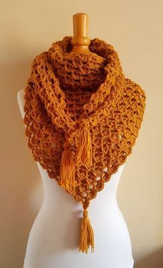 FACILE ET RAPIDE : LE CHALE JADE A OFFRIR à NOEL ! – ♥ Les Petites Créations de Rosalie ♥ Crochet Patterns For Scarves, Earwarmer Knitting Patterns, Diy Fashion Projects, Fall Crochet, Fall Crochet Patterns, Crochet Shawls, Fun Crochet, Crochet Mandala, Scarf Crochet Pattern