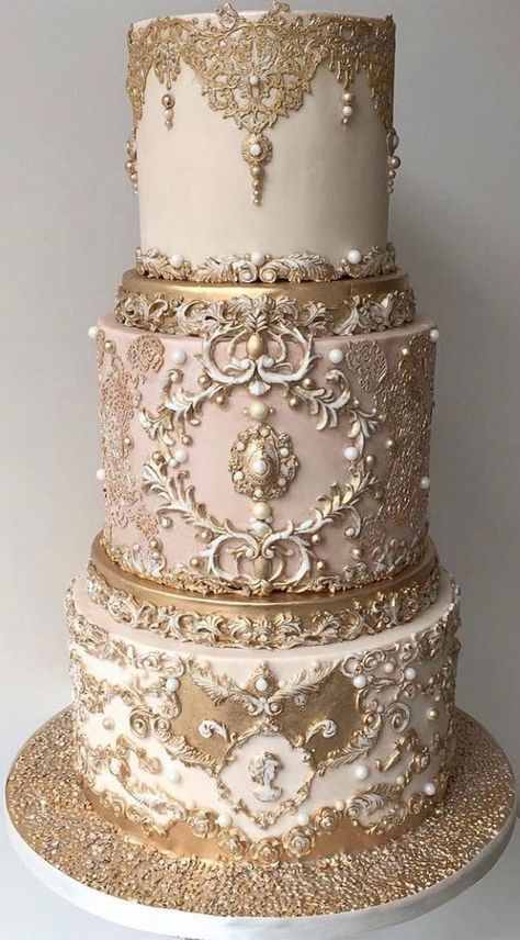 50 Timeless Pearl Wedding Cakes : Gold Wedding Cake with Pearl Details Pearl Wedding Cakes, Wedding Cakes Gold, Vintage Pasta, Quince Cakes, Quince Cake, Extravagant Wedding Cakes, Wedding Cake Pearls, Engagement Congratulations, Quinceanera Cakes