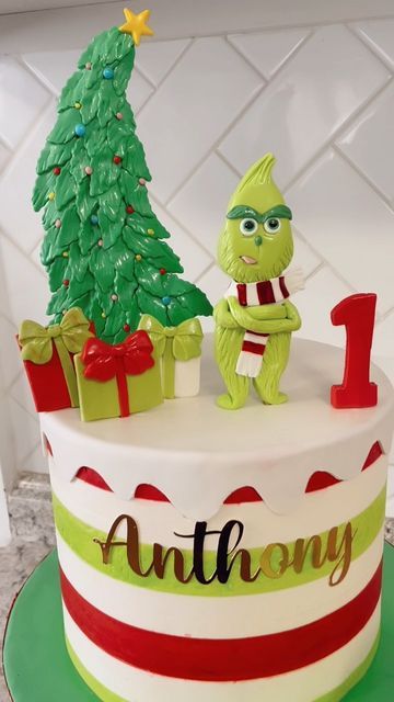 🌿D'lish Cakes🌿 on Instagram: "Grinchmas 🎄 1st Birthday cake & smash cake ✨ 🤩⭐️ . ." One Birthday Cake, Grinch Birthday, Cake Smash Cake, First Birthday Smash Cake, Birthday Smash Cake, Stink Stank Stunk, Mr Grinch, 1st Birthday Cake Smash, First Birthday Themes