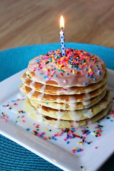 Keine Zeit für einen aufwendigen Kindergeburtstags Kuchen - egal - Pfannkuchen!! *** candle in pancakes - 20 ways to fill your child's love tank on their birthday Cake Batter Pancakes, Birthday Cake Pancakes, Cake Bday, Birthday Pancakes, Birthday Breakfast Party, Bday Stuff, Breakfast Birthday, Birthday Morning, Birthday Traditions