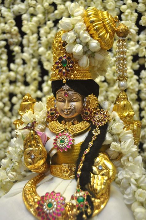 Vara Mahalakshmi Images, Goravanahalli Mahalakshmi, Ashtalakshmi Images, Goda Devi, Hindu Statues Goddesses, Devotional Images, Lakshmi Photos, Saraswati Goddess, Shakti Goddess