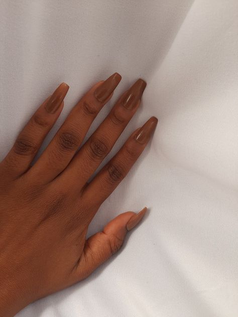 Nail Color On Dark Skin, Brown Acrylic Nails, Art Guide, Nail Prices, Subtle Nails, Simple Gel Nails, Simple Acrylic Nails, Glamorous Nails, Flower Nail