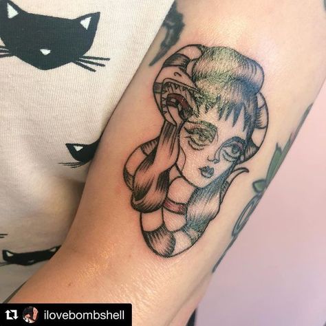 Beetlejuice Lydia Tattoo, Lydia Deetz Tattoo, Small Traditional Tattoo, Beetlejuice Tattoo, Awesome Tattoo, Lydia Deetz, Small Hand Tattoos, Dapper Day, American Traditional Tattoo