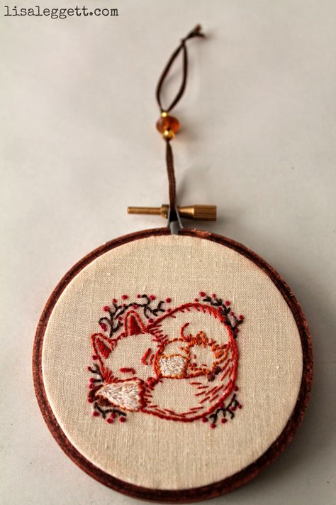 Mama & Baby Fox Embroidery Hoop by Lisa Leggett Stitching Ideas, Fox Embroidery, Mother Baby, Embroidery Gifts, 자수 디자인, Baby Fox, Needle Work, Hand Embroidery Stitches, Embroidery Hoop Art