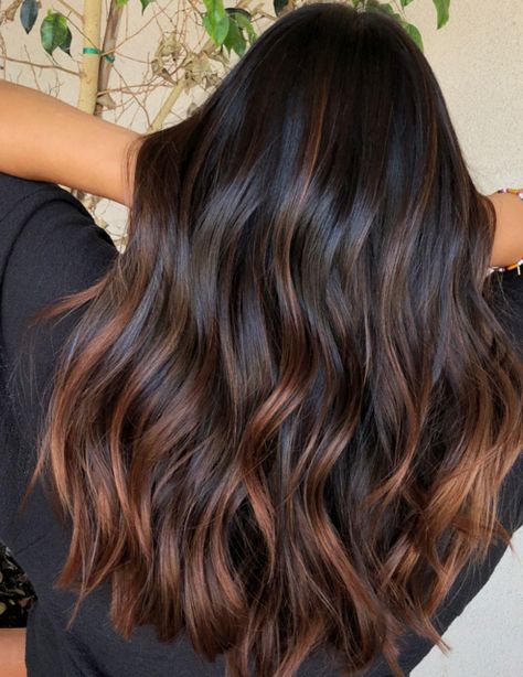 As first reported by PopSugar, the term was coined by NYC-based colorist Kimberly Bonondona. Photo - ’Cold Brew Hair’ Is Here For Fall So Coffee Dependents Beware | Revelist #brownhair New Hair Color Trends, Brunette Ombre, Black Hair Balayage, Brunette Balayage, Balayage Blonde, Vlasové Trendy, Caramel Highlights, Brown Hair Balayage, Winter Hair Color