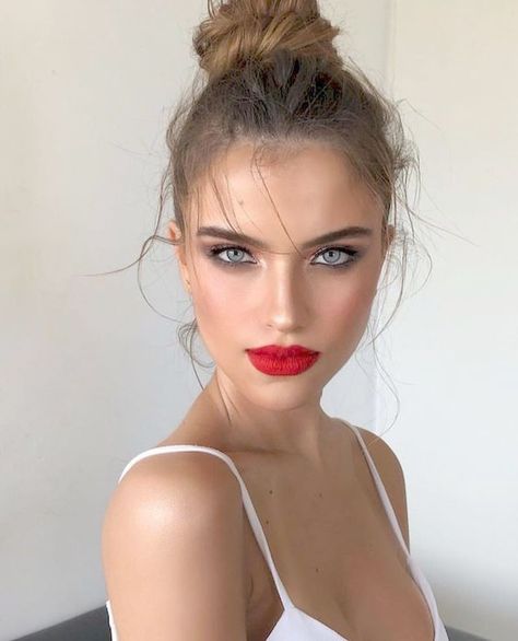 Fuller Lips Makeup, Dark Lip Makeup, Red Lipstick Makeup Looks, Bold Lip Makeup, Pink Lips Makeup, Smokey Eye Makeup Look, Red Lipstick Makeup, Red Lip Makeup, Lip Makeup Tutorial