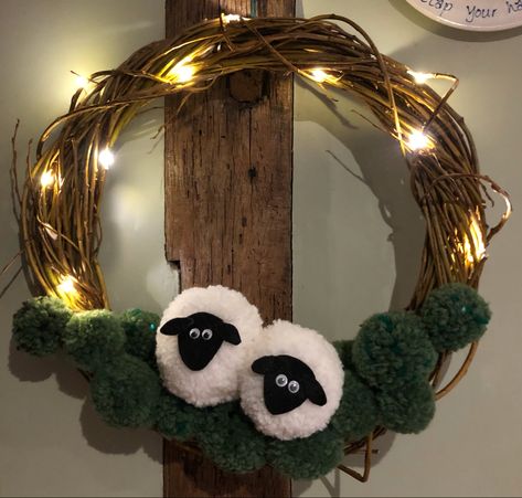 Natural Wreath Ideas, Spring Pom Pom Wreath, Willow Wreath Ideas, Sheep Wreath, Pom Pom Sheep, Holiday Wreath Craft, Easter Pom Poms, Sheep Decor, Xmas Decorations Diy