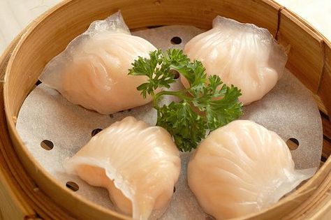 Shrimp dumpling, Hongkong Har Gow, Prawn Dumplings, Cooking Chinese Food, Shrimp Dumplings, Steamed Shrimp, Dumpling Recipe, Spare Ribs, The Windy City, Fine Dining Restaurant