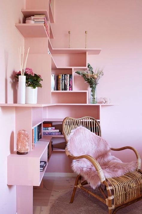 Pink Home Library, Pink Shelving, Pink Library, Pink Shelf, Pink Shelves, Pastel Room, Chic Interior, Pink Room, House Room