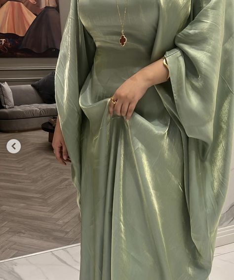 Abaya Pakistan, Covering Dress, Glowing Dress, Green Abaya, Butterfly Abaya, Long Sleeve Mermaid Dress, Arabic Fashion, Abaya Designs Latest, Shiny Dress