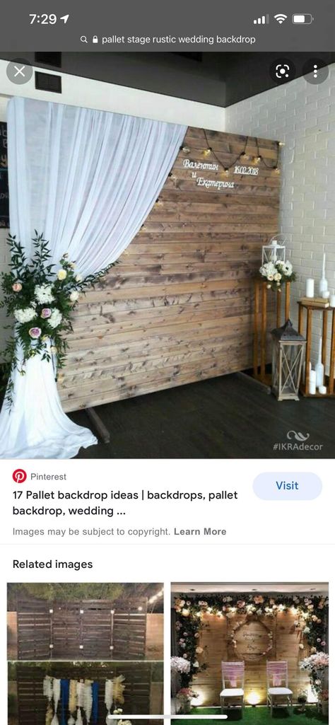 Idea For Pictures, Pallet Backdrop, Wedding Photo Walls, Tulle Backdrop, Prom Backdrops, Diy Pallet Wall, Rustic Wedding Backdrops, Pallet Wedding, Wooden Backdrops