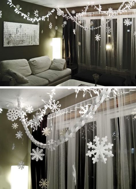 The Best DIY and Decor: Paper Chains and Snowflakes Dorm Christmas, Christmas Dorm, Dorm Stuff, Paper Chain, Winter Wonderland Party, Winter Inspo, Dorm Ideas, Christmas Bedroom, House Decorations