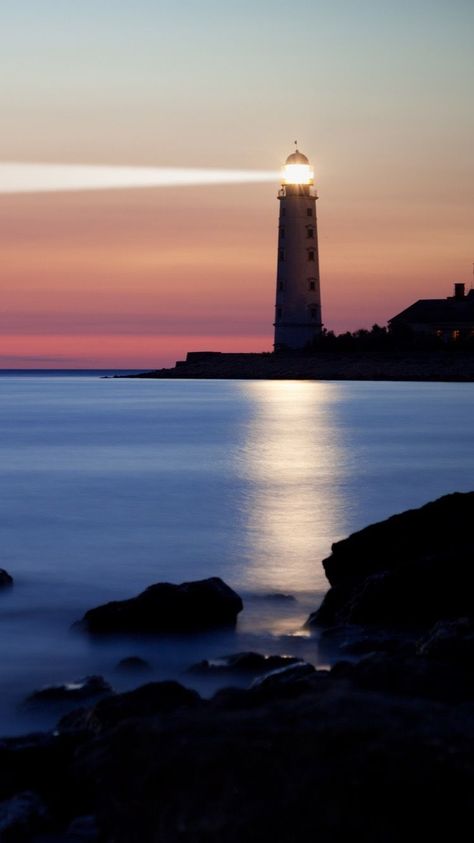 Lighthouse Wallpaper, Ocean At Sunset, Lighthouse Photography, Lighthouse Lighting, Coastal Architecture, Lighthouses Photography, Lighthouse Photos, Lighthouse Painting, Lighthouse Pictures