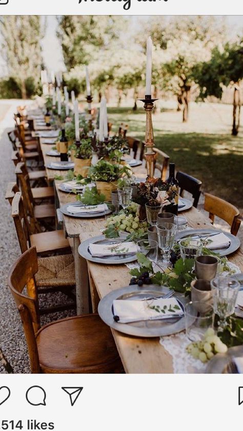 Candle Lit Dinner, Wedding Lunch, Dinner Party Table Settings, Italian Dinner Party, Simple Table Settings, Fruit Decor, Outdoor Dinner Parties, Rustic Wooden Table, Table Setting Inspiration